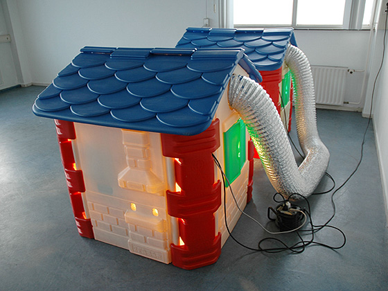 Double Dutch Greenhouse backside Double Dutch Greenhouse backside